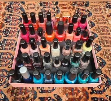 Nagellak beschikbaar voor biedingen