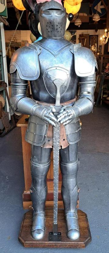 Compleet ridder harnas met zwaard herkomst Italië erg mooi  beschikbaar voor biedingen