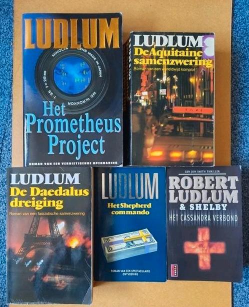 5x Robert Ludlum boeken. Bieden mag op 1 of meerdere of alle, Boeken, Thrillers, Gelezen, Ophalen of Verzenden