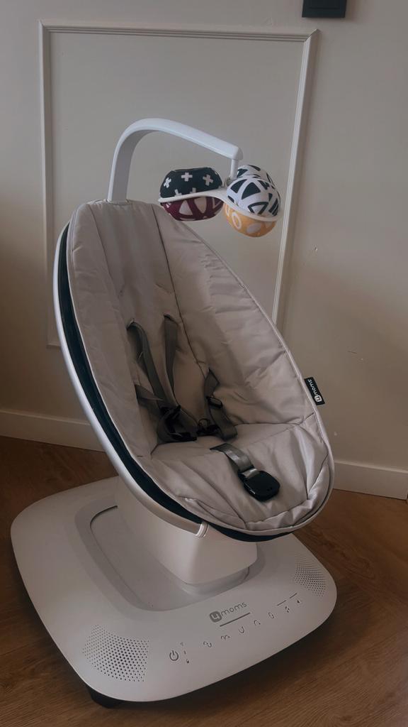4moms MamaRoo Schommelstoel + Verkleinkussen, Kinderen en Baby's, Overige Kinderen en Baby's, Zo goed als nieuw, Ophalen of Verzenden