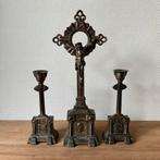 Antieke Art Deco Crucifix Set met Kandelaren Jezus aan Kruis, Ophalen of Verzenden, Gebruikt, Beeld(je), Christendom | Katholiek