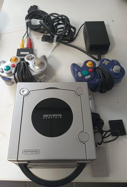 Nintendo GameCube Zilver + 2 Controllers, Spelcomputers en Games, Spelcomputers | Nintendo GameCube, Gebruikt, Zilver, Met 2 controllers