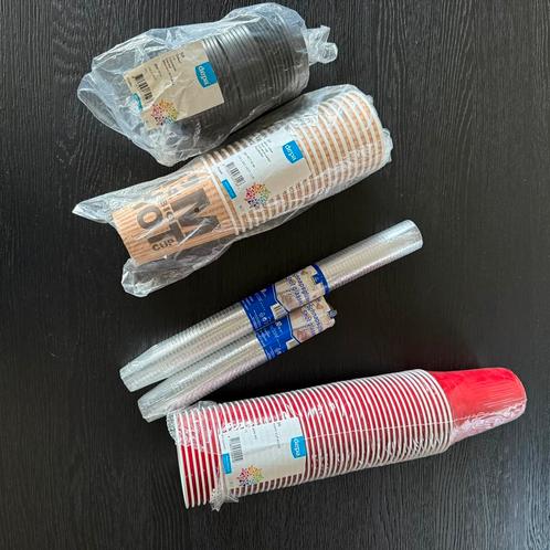 Verschillende plastic en kartonnen bekers shotglaasjes beker, Hobby en Vrije tijd, Feestartikelen, Zo goed als nieuw, Ophalen