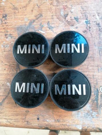 Mini naafkapjes beschikbaar voor biedingen