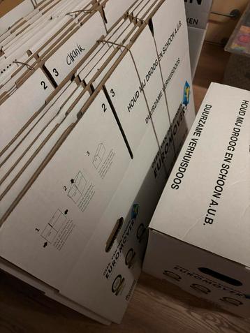 Super sterke dozen voor verhuizen of opslag beschikbaar voor biedingen