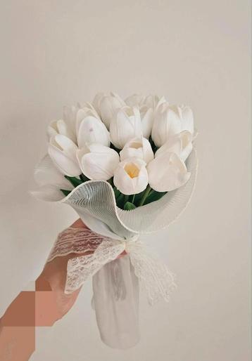 Tulpen bruidsboeket beschikbaar voor biedingen