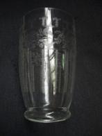 Vaas glas gegrafeerd met roosjes en strakke ornamenten, Ophalen of Verzenden, Overige kleuren, Glas, Minder dan 50 cm