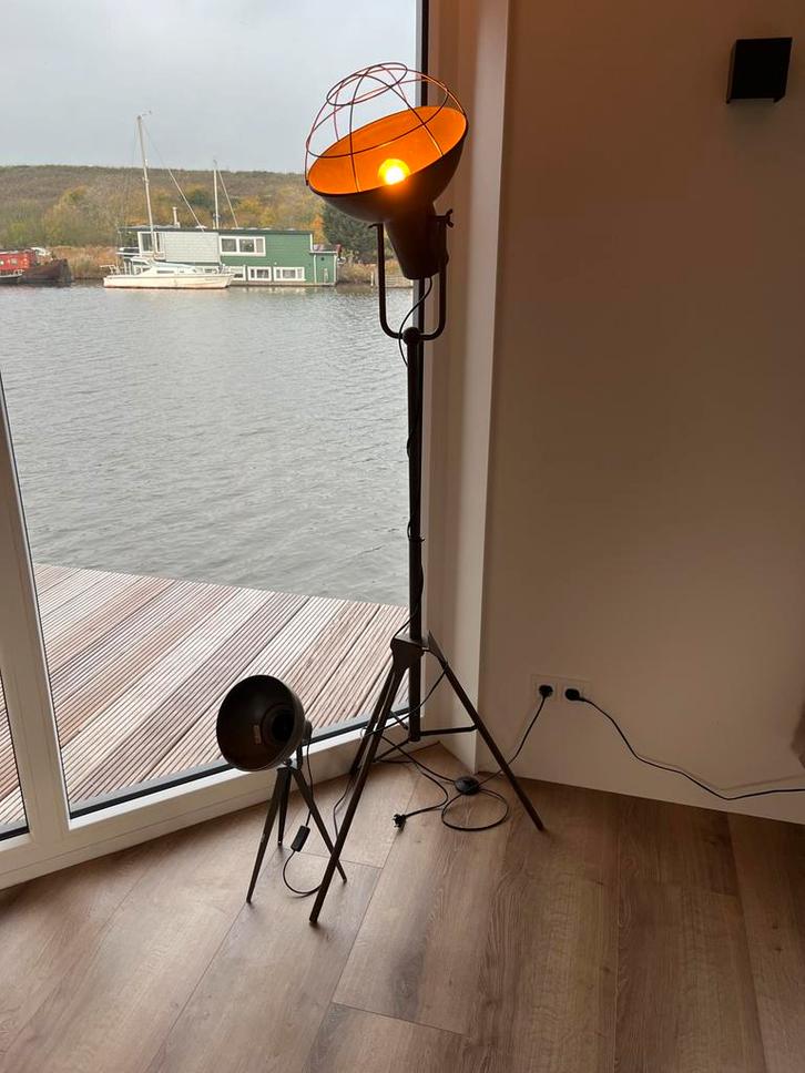 Twee Staanlampen - Apart te Koop, Huis en Inrichting, Lampen | Vloerlampen, Gebruikt, Minder dan 100 cm, Metaal, Ophalen of Verzenden
