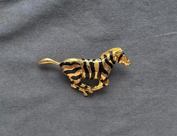 Dieren broche beschikbaar voor biedingen
