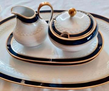 Hutschenreuther relief servies kobalt blauw rand gouden bies beschikbaar voor biedingen