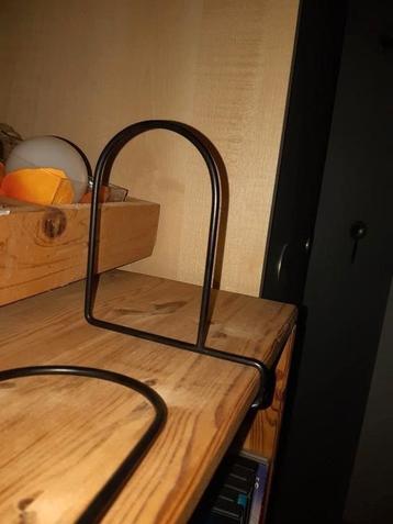 Boekensteun zwart beschikbaar voor biedingen