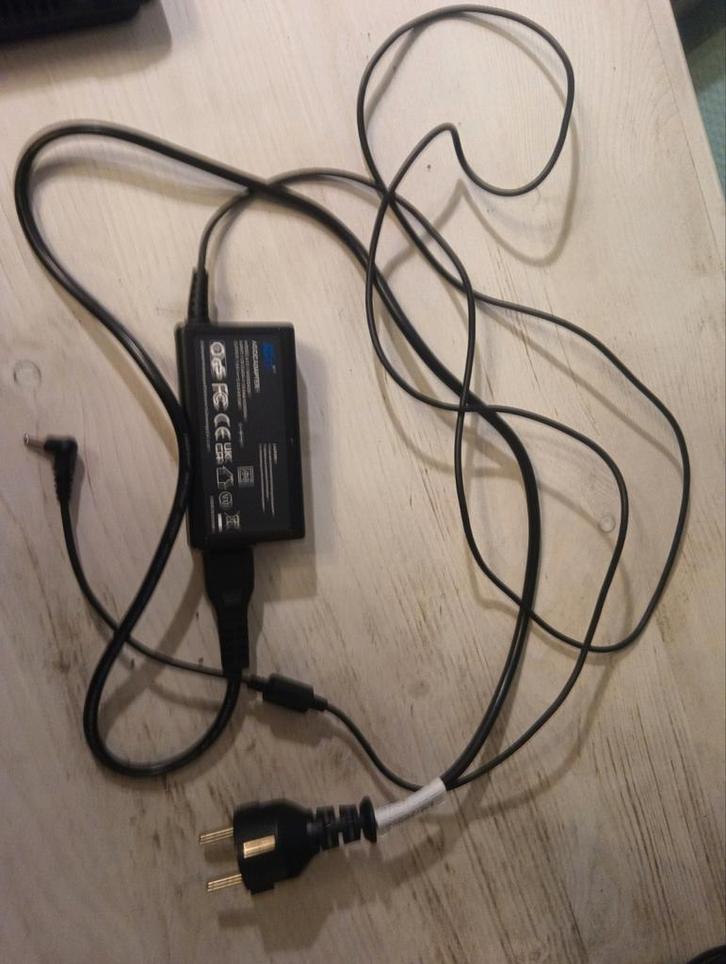 Universele KFD Laptop Adapter 19V - 3.42A (65W) - Vervanging, Computers en Software, Laptop-opladers, Zo goed als nieuw, Ophalen of Verzenden