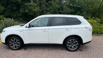 Mitsubishi Outlander Instyle+ 2.0 I Phev 4WD 2015 Wit beschikbaar voor biedingen