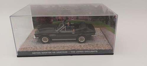 #69 Aston Martin V8 Volante James bond auto met boekje, Hobby en Vrije tijd, Modelauto's | 1:43, Nieuw, Auto, Universal Hobbies
