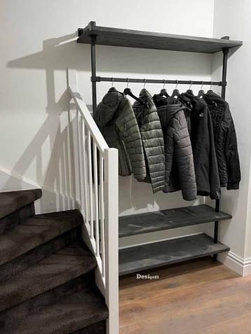 Kapstok zwart metaal I geschikt voor kleerhangers beschikbaar voor biedingen