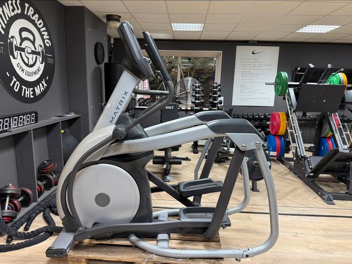 Nette sportschool Matrix crosstrainer. Nieuw (!) luxe scherm, Sport en Fitness, Fitnessmaterialen, Zo goed als nieuw, Overige typen