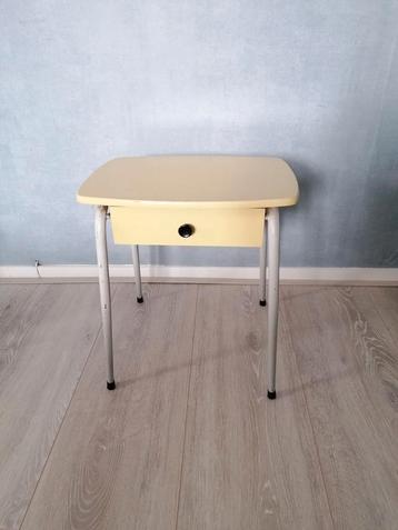 Vintage Jaren 60 Kastje beschikbaar voor biedingen