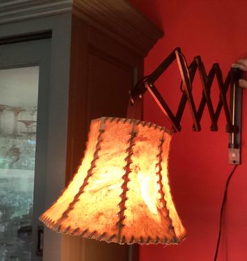 Vintage harmonica schaarlamp teak met kap varkensleer beschikbaar voor biedingen