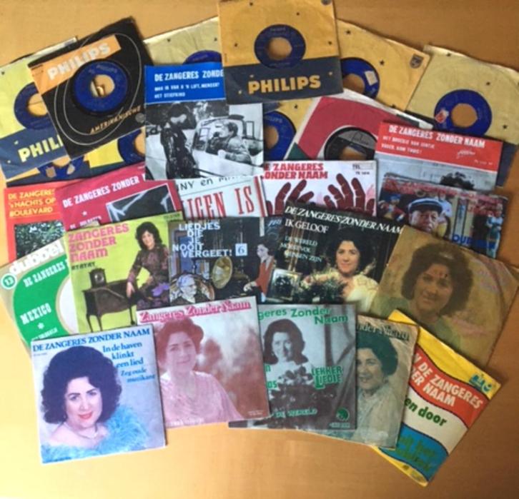 45 toeren singles  “ZANGERES ZONDER NAAM”    29 stuks., Antiek en Kunst, Antiek | Tv's en Audio, Ophalen of Verzenden
