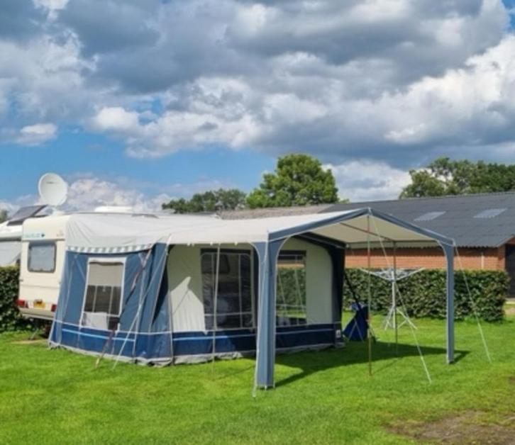 Caravan Caravelair La Bamba, Caravans en Kamperen, Caravans, Particulier, tot en met 4, 500 - 750 kg, Treinzit, Caravelair, Dwarsbed
