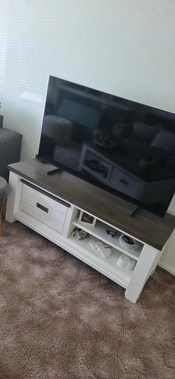 Tv meubel  beschikbaar voor biedingen