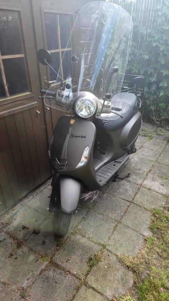 Scooter te koop ! 4200km, Fietsen en Brommers, Snorfietsen en Snorscooters, Zo goed als nieuw, Overige merken, Ophalen of Verzenden