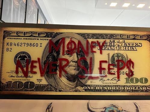 Summer Sale: Money Never Sleeps plexiglas schilderij, Antiek en Kunst, Kunst | Schilderijen | Modern, Ophalen of Verzenden