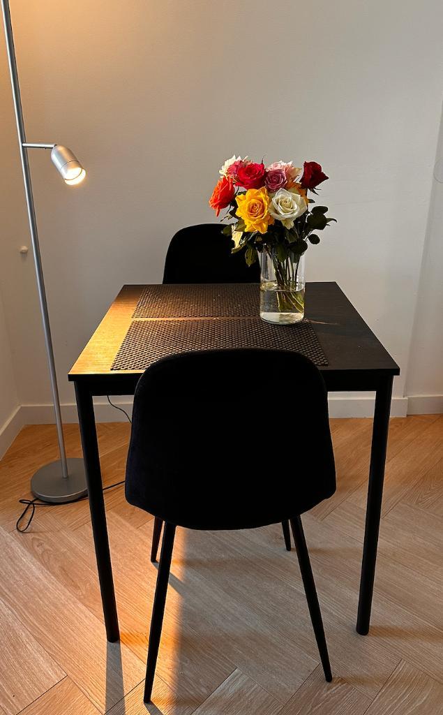 IKEA SANDSBERG tafel-67x67 cm-goede staat, Huis en Inrichting, Tafels | Eettafels, Zo goed als nieuw, 50 tot 100 cm, 50 tot 100 cm