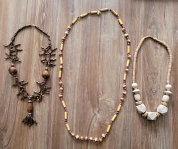 3 vintage houten kettingen beschikbaar voor biedingen