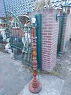 Staande gedraaide mahoniehouten schemerlamppoot., Ophalen