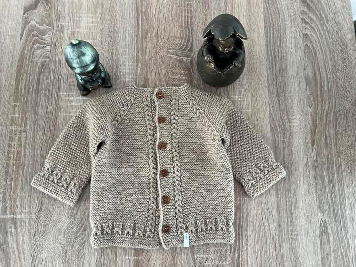Gebreide vestje maatje 62/68 bruin voor baby., Kinderen en Baby's, Babykleding | Maat 62, Nieuw, Jongetje of Meisje, Truitje of Vestje