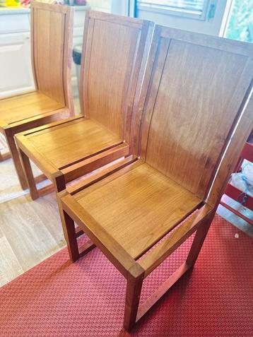 Three Solid Wooden Dining Chairs – Sturdy & Stylish beschikbaar voor biedingen