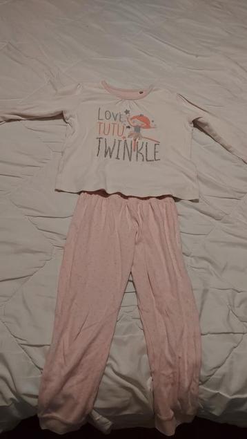 kinderpyjama beschikbaar voor biedingen