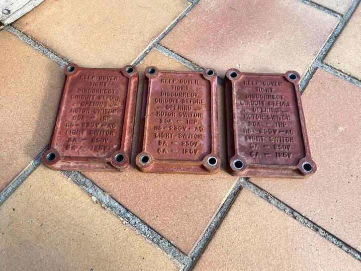 3 x oude antieke industriële gietijzeren machine plaat, Antiek en Kunst, Antiek | Gereedschap en Instrumenten, Ophalen of Verzenden