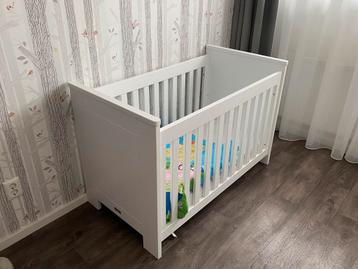 Ledikant, commode en plank set merk Bopita beschikbaar voor biedingen
