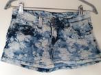 Gebloemde korte spijkerbroek maat 26, Kort, Blauw, Ophalen of Verzenden, Zo goed als nieuw