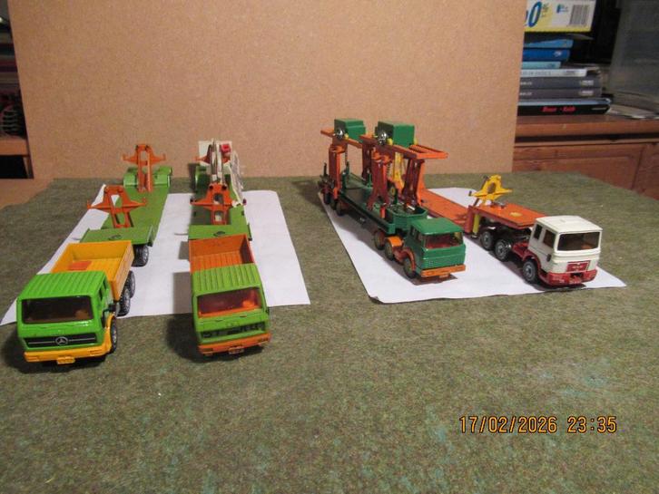 - 1 -  SIKU   4 wagens, Hobby en Vrije tijd, Modelauto's | Overige schalen, Gebruikt, Bus of Vrachtwagen, Ophalen of Verzenden