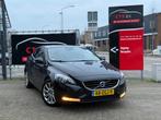Volvo V40 1.6 D2 Momentum NAVI|CAMERA|PDC|17” LMV|TREKHAAK, Voorwielaandrijving, Euro 5, Gebruikt, Zwart