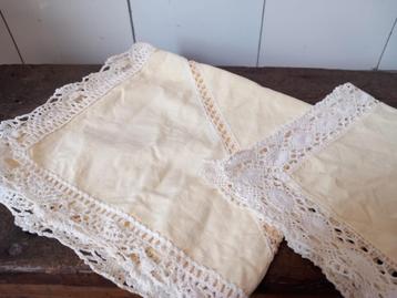 vintage kleedjes jaren 50 pastelgeel geklost Frans brocante  beschikbaar voor biedingen