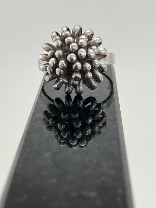 Zilveren Sputnik ring, Sieraden, Tassen en Uiterlijk, Ringen, Zo goed als nieuw, Dame, Zilver, Ophalen of Verzenden