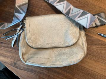 Beige schoudertas beschikbaar voor biedingen