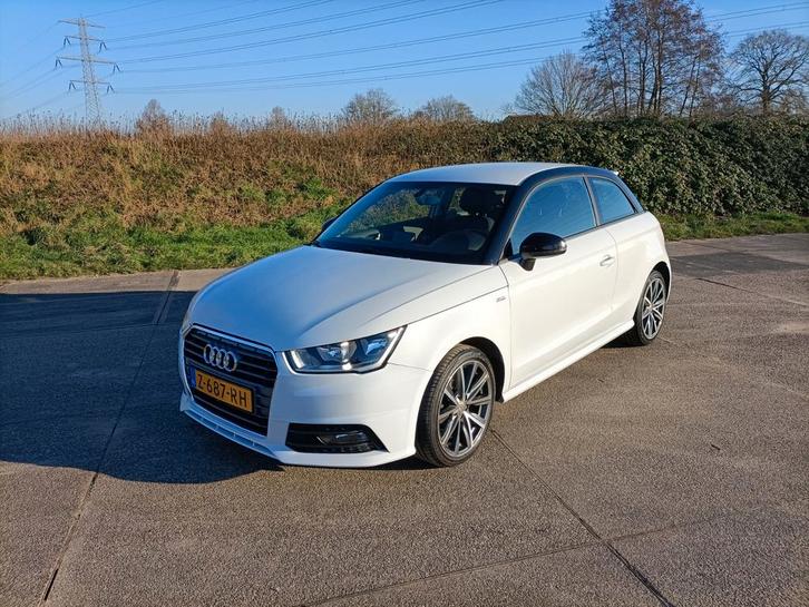 Audi A1 1.0 Tfsi 70KW S line 2015, Auto's, Audi, Bedrijf, A1, Benzine, Hatchback, Handgeschakeld, Geïmporteerd, Wit, Stof, Voorwielaandrijving