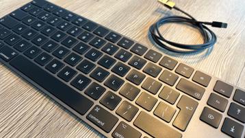 Apple Magic Keyboard met numeriek toetsenblok – grijs/zwart beschikbaar voor biedingen