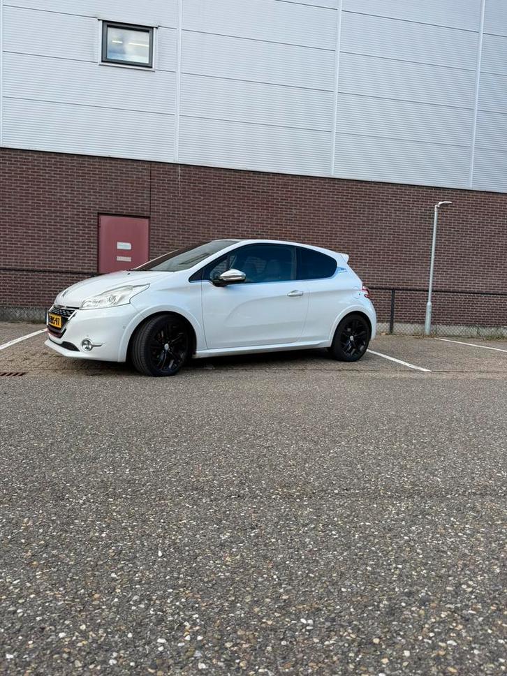 Peugeot 208 1.6 GTI 147KW 3-D 2015 Wit, Auto's, Peugeot, Particulier, Adaptive Cruise Control, Airbags, Airconditioning, Bluetooth