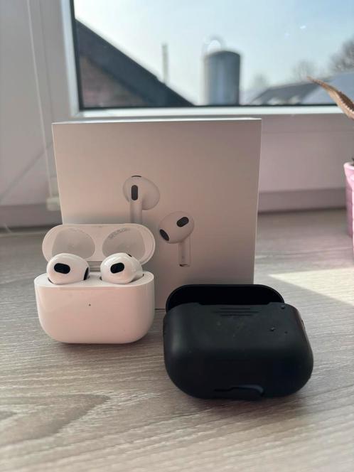 Apple airpods 3 3e generatie incl hoesje + apple lader, Telecommunicatie, Mobiele telefoons | Oordopjes, Gebruikt, Bluetooth, Ophalen of Verzenden