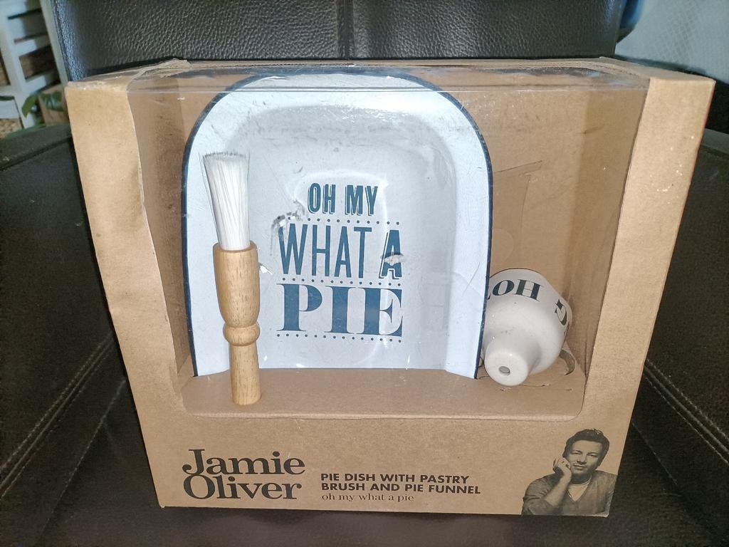 Jamie Oliver Taartvorm bakvorm met bakborstel en Pie Funnel, Huis en Inrichting, Keuken | Potten en Pannen, Ophalen, Nieuw, Pot, Bus of Blik
