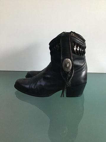 GRATIS VERZENDEN | SENDRA Boho zwarte laarzen 37 beschikbaar voor biedingen