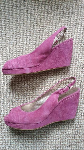 Cinderella suède 37 beschikbaar voor biedingen