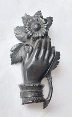 Antieke rouw broche sieraad hand bloem, Ophalen of Verzenden, Overige materialen, Broche