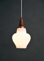 Vintage hanglamp teak / opaalglas, Huis en Inrichting, Lampen | Hanglampen, Minder dan 50 cm, Gebruikt, Ophalen of Verzenden, Glas